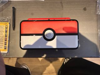Nintendo 2DS XL Edición Poké Ball Roja
