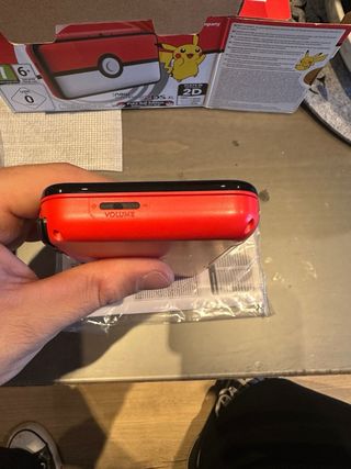 Nintendo 2DS XL Edición Poké Ball Roja