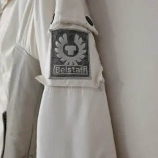 Belstaff L chaqueta blanca acolchada cuello pelo