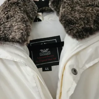 Belstaff L chaqueta blanca acolchada cuello pelo