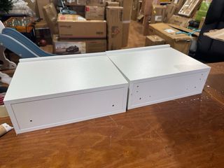 Mesitas de noche flotantes blancas