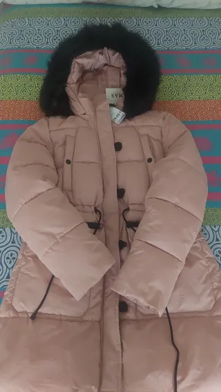 Abrigo rosa acolchado con capucha