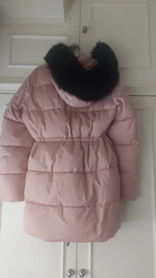 Abrigo rosa acolchado con capucha