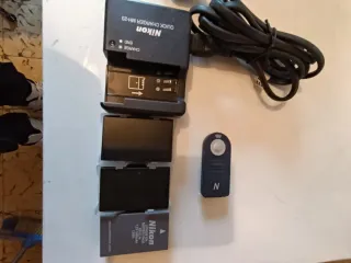 Cargador Nikon MH-23 y 3 baterías