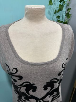 Vestido gris y negro con estampado