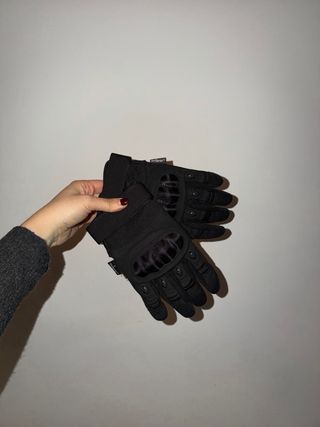 Casco de moto y guantes