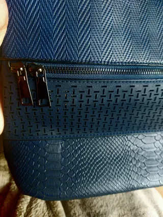 SIN ESTRENAR. BOLSO AZUL MARINO