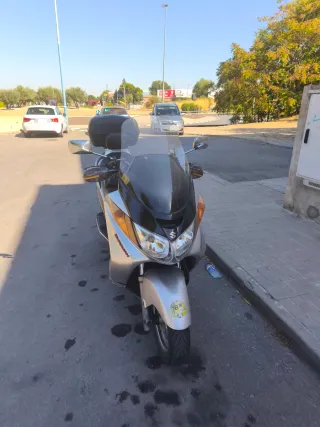 Suzuki Burgman 400 gris carnet A2