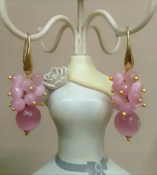 Orecchini ottone grappolo occhio di gatto rosa e o