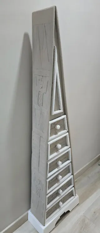 Mobile decorativo cassetti beige e bianco