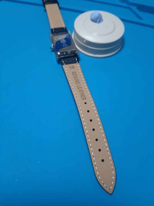 Reloj Viceroy Rectangular Negro y Plateado