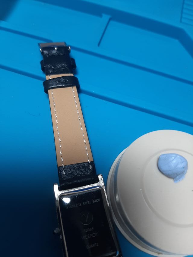Reloj Viceroy Rectangular Negro y Plateado