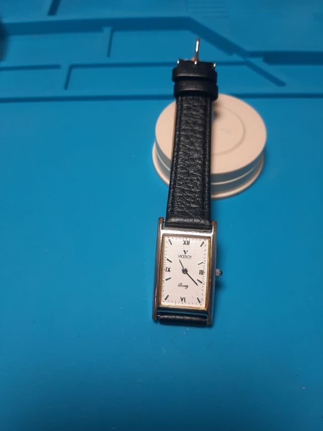 Reloj Viceroy Rectangular Negro y Plateado