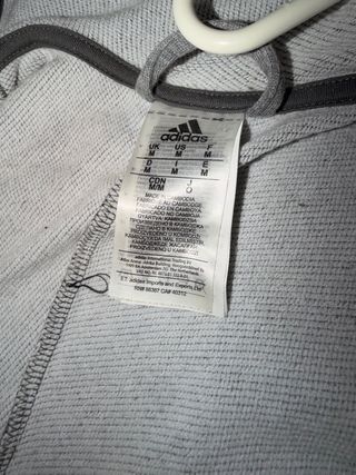 Sudadera con capucha gris