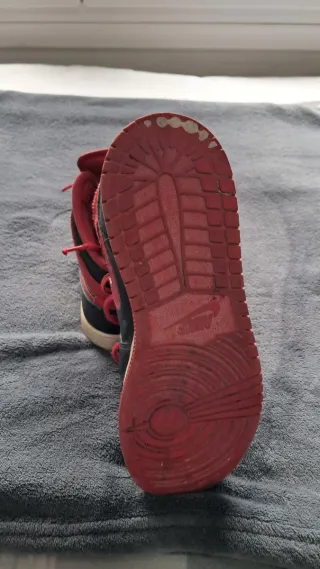 Zapatillas Jordan Baloncesto Rojas y Negras