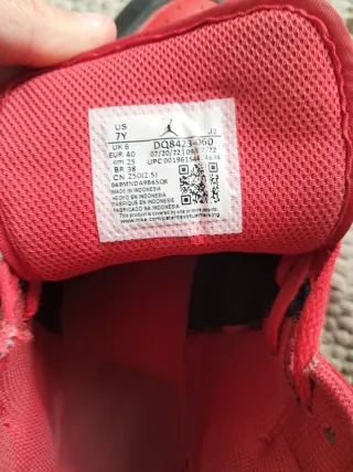 Zapatillas Jordan Baloncesto Rojas y Negras