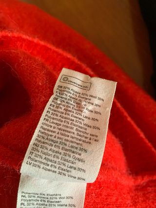 Jersey rojo cuello alto