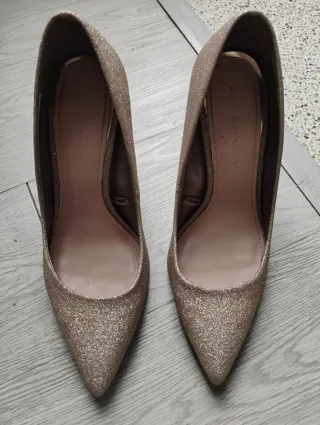 Zapatos de tacón Zara dorados talla 36