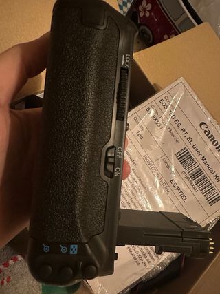 Cámara Canon EOS 70D + Objetivo 18-55mm y empuñadu