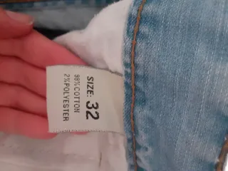 Pantalón vaquero corto hombre Talla 42.