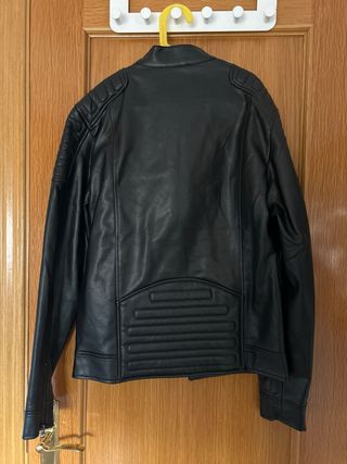 Cazadora piel sintética Pull&Bear negra