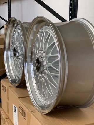 2+2 Llantas 8x18 y 9.5x18 5x120 et20 74.1 stilo RS