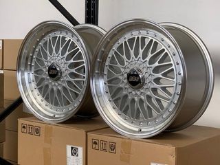2+2 Llantas 8x18 y 9.5x18 5x120 et20 74.1 stilo RS