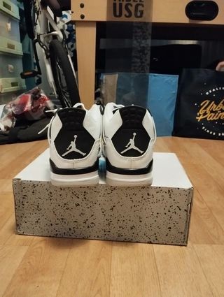 Jordan 4 Taglia 41 Bianche e Nere