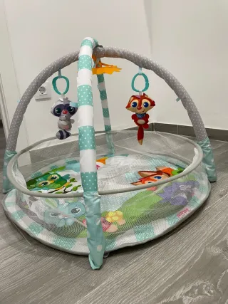 Gimnasio para bebé con arco y juguetes