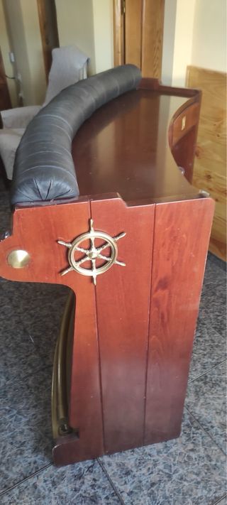 Barra de bar con 4 sillas