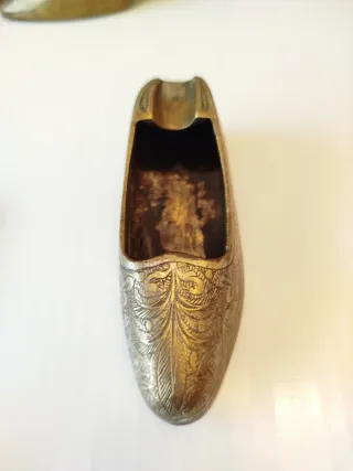 Zapatos de bronce decorativos