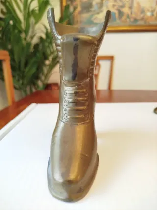 Zapatos de bronce decorativos