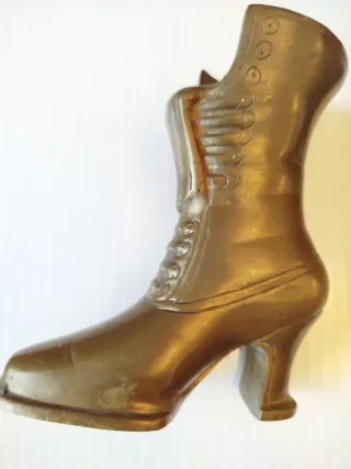 Zapatos de bronce decorativos