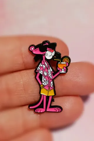 Pin Pantera Rosa con Cóctel