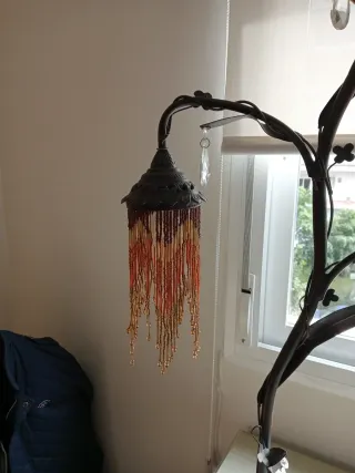 Lámpara de pie forja con abalorios