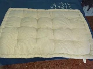 Colchón para perro beige y marrón