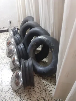4 Llantas, Cámaras y Tapacubos Seat 600
