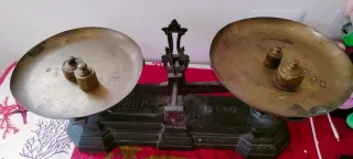 Bilancia antica in ottone e ferro