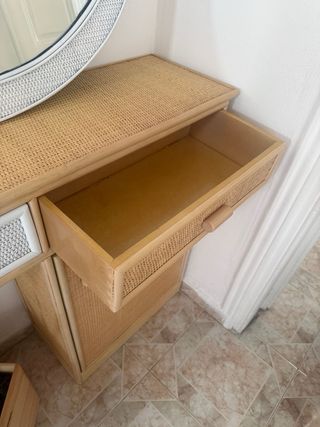 conjunto espejo y recibidor de ratán