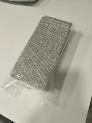 Bolso de fiesta plateado con cadena