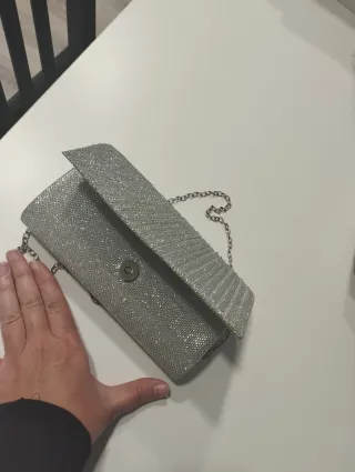 Bolso de fiesta plateado con cadena