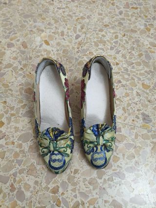 Precioso vestido de fallera verde con manteletas