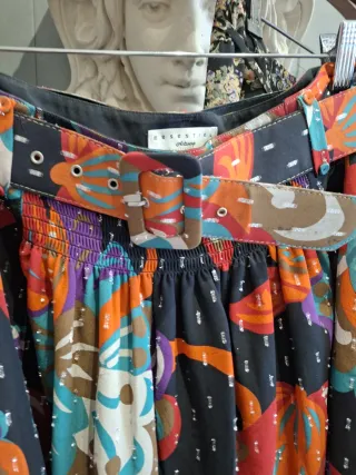 Lote 2 minifaldas estampadas Essentiel y Naf-Naf