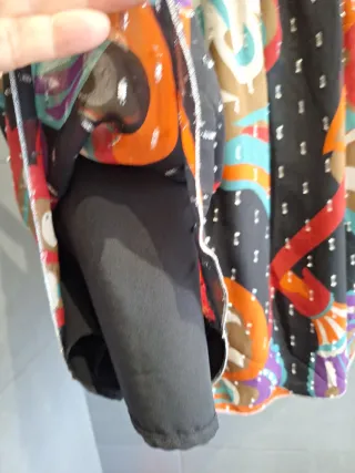 Lote 2 minifaldas estampadas Essentiel y Naf-Naf