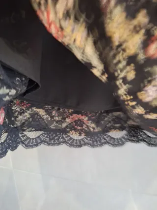 Lote 2 minifaldas estampadas Essentiel y Naf-Naf