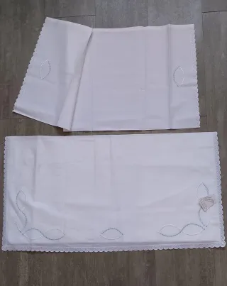 Juego de sábana y almohadón cuna