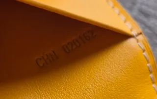 Goyard Cartera Pasaporte Goyardine Amarillo