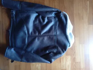 Cazadora de hombre con forro de borreguito.