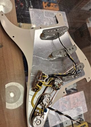 Guitarra Eléctrica Red Pasley Stratocaster.