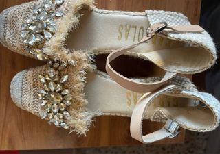 Sandalias cuña paja y pedrería